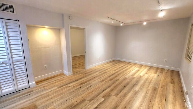 Building Photo - 8617 SW 68th Ct Unit #3 Rental