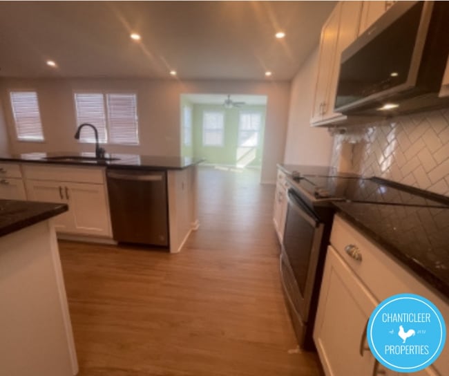 Photo - 112 Hoyne Way