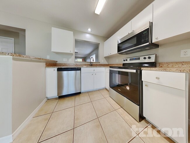 Photo - 32437 Fish Hook Lp