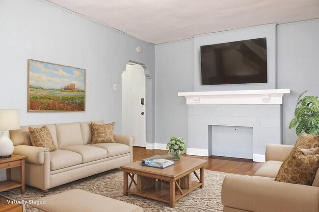 Photo - Montrose Manor