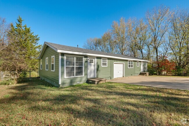 Building Photo - Arrowhead Duplex Unit 1708 Arrowhead Street Rental