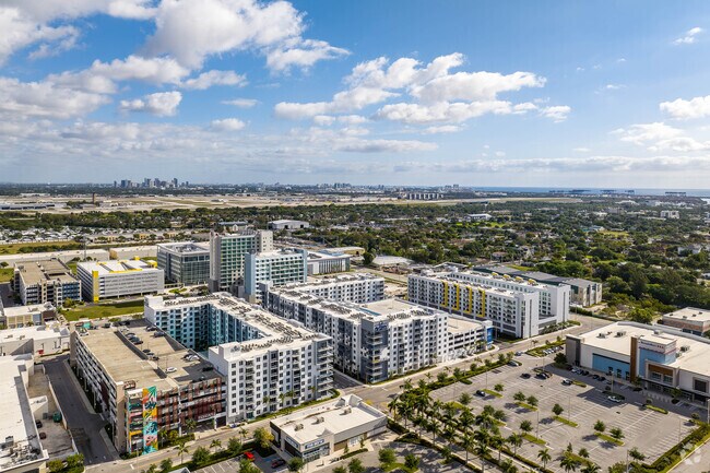 Photo - Avery Dania Pointe East Apartments