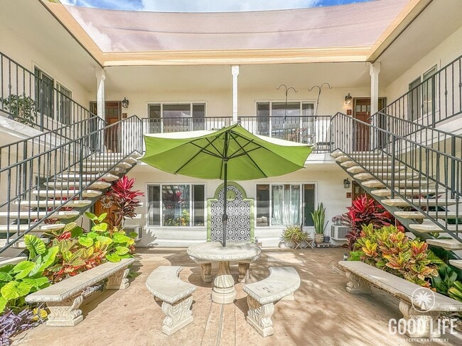 Building Photo - Beautiful 2B 1BA Condo w/ Reserved Parking and Wall AC! Unit 17