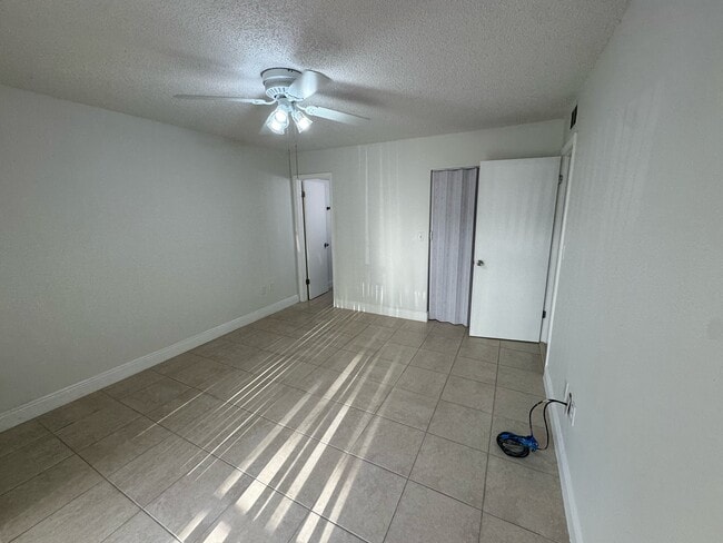 5701 West 25th Court Unidad 104