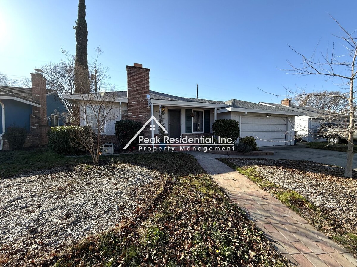 Updated 3bd/2ba Tahoe Park Home - Updated 3bd/2ba Tahoe Park Home