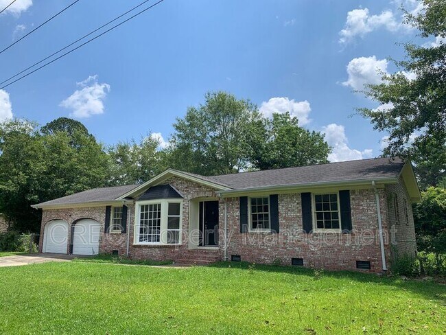 Photo - 205 Pinewood Dr