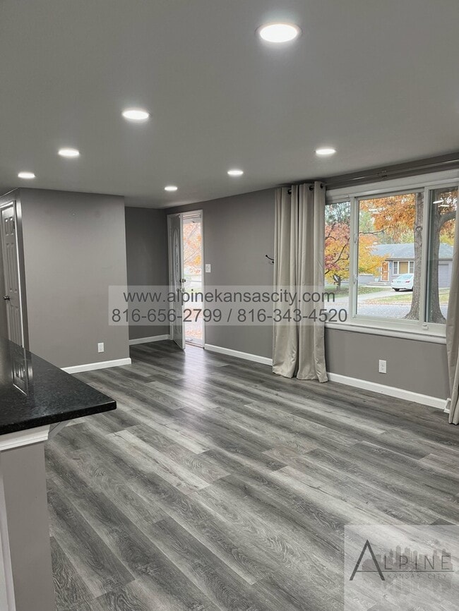 Photo - Available Mid January! 5 Bedrooms, PLUS Rec Room in Gladstone!