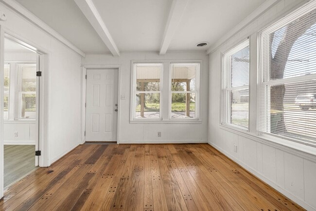 Photo - 107 S 9th Ave