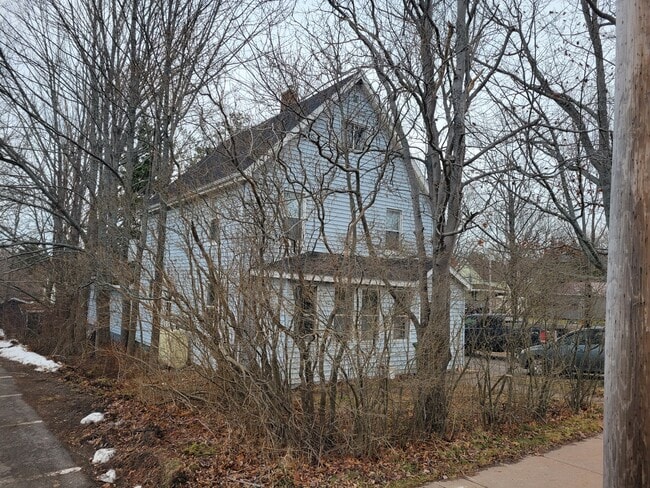 Building Photo - 17 Duke St Unit Apt1