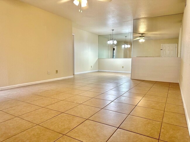 Building Photo - 9700 Leawood Blvd Unit 1507 Rental