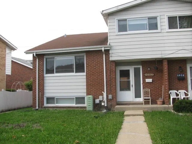 Photo - 8052 W Lyons St (Niles, IL)