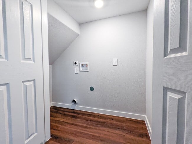 Photo - 6811 Glass St House