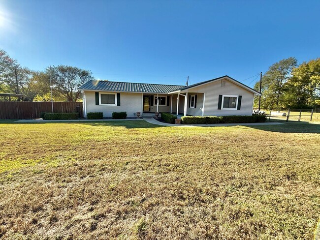 Building Photo - 284 CR 202