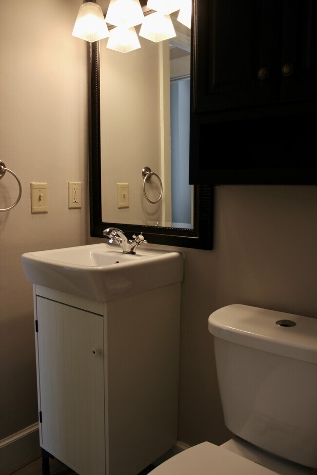 Photo - 541 E 13th St Unit Apartment #2