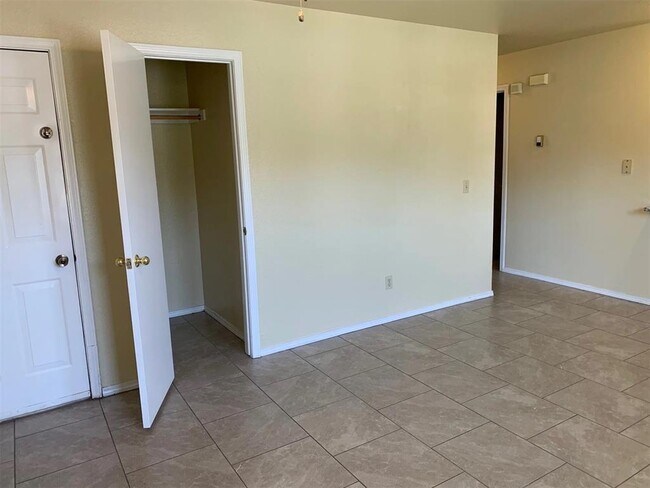 Photo - 826 Russell Cir