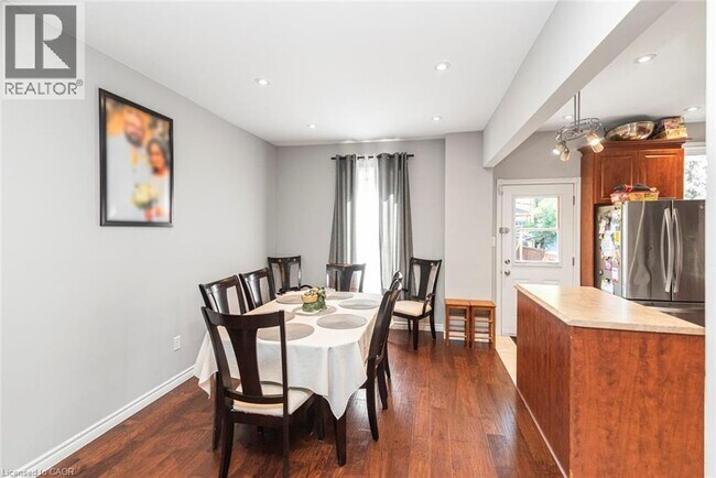 Photo - 38 Fairleigh Ave N