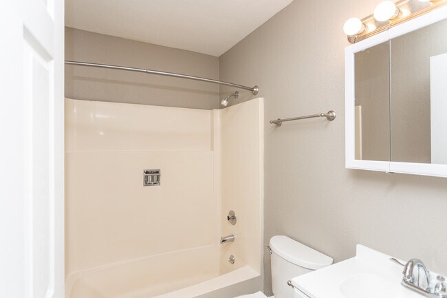 1BR, 1BA - 600 SF - Valley Park