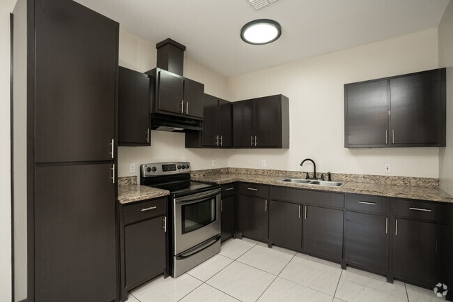 3BR, 2BA - 1,095SF - Kitchen