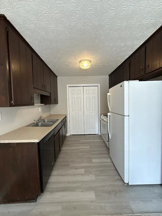 Photo - 2870 Lakemont Dr SW Unit 2870