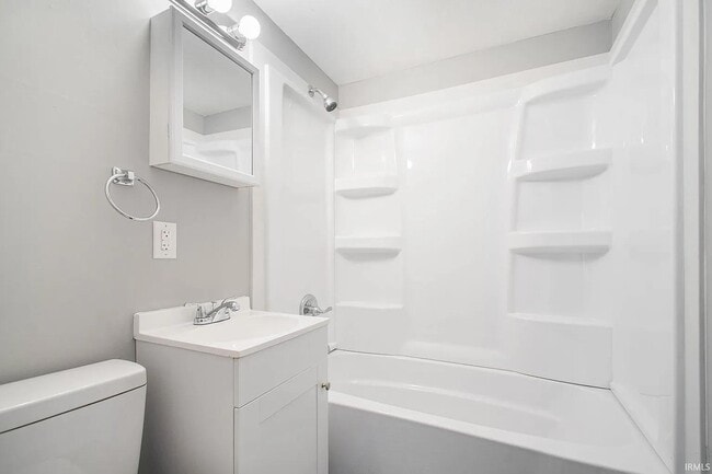Building Photo - 1534 E Bowman St Rental