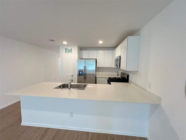 Building Photo - 22222 Florence Spgs Dr Rental
