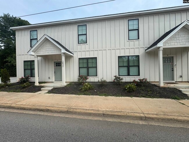 Building Photo - 2035 Rosewood Dr Rental