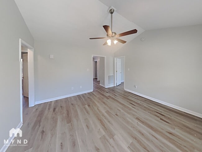 Photo - 128 Lippizanner Pl