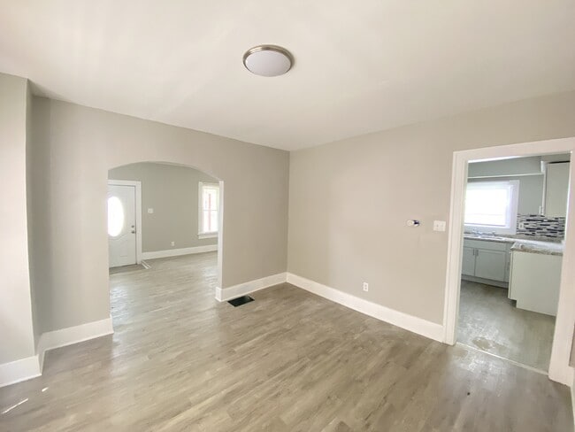 Photo - 1004 W Fairview Ave