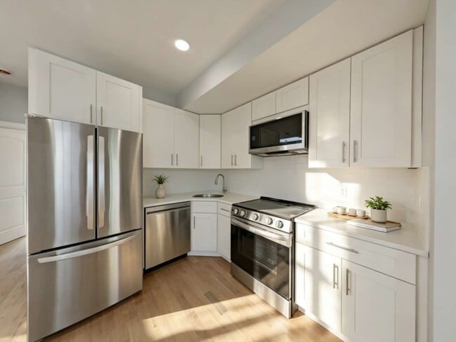Building Photo - 84 Chelsea St Unit 3