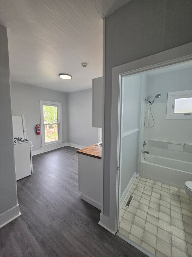 Photo - Kent 1 Bedroom 1 Bath (Upstairs Apartment)