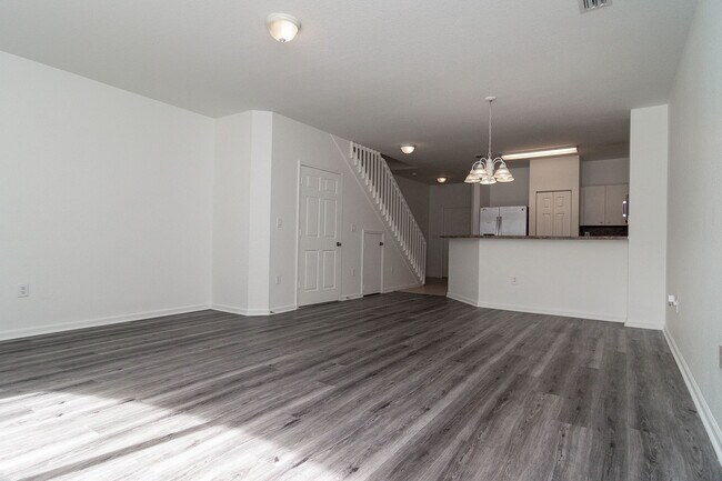 Comedor - 5108 SE Mariner Garden Cir