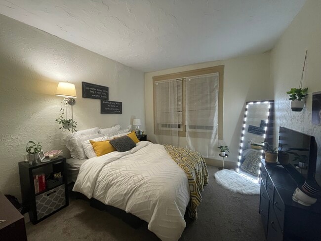 Spacious master sweet - 506 N McKean St Unit 2 bedroom