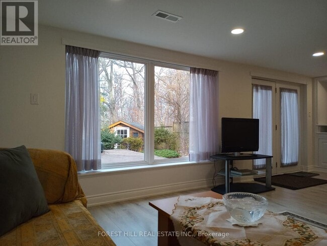 Photo - 100 Grandview Ave