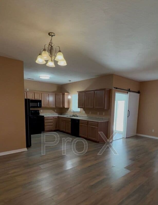 Photo - 1604 Prier Ln