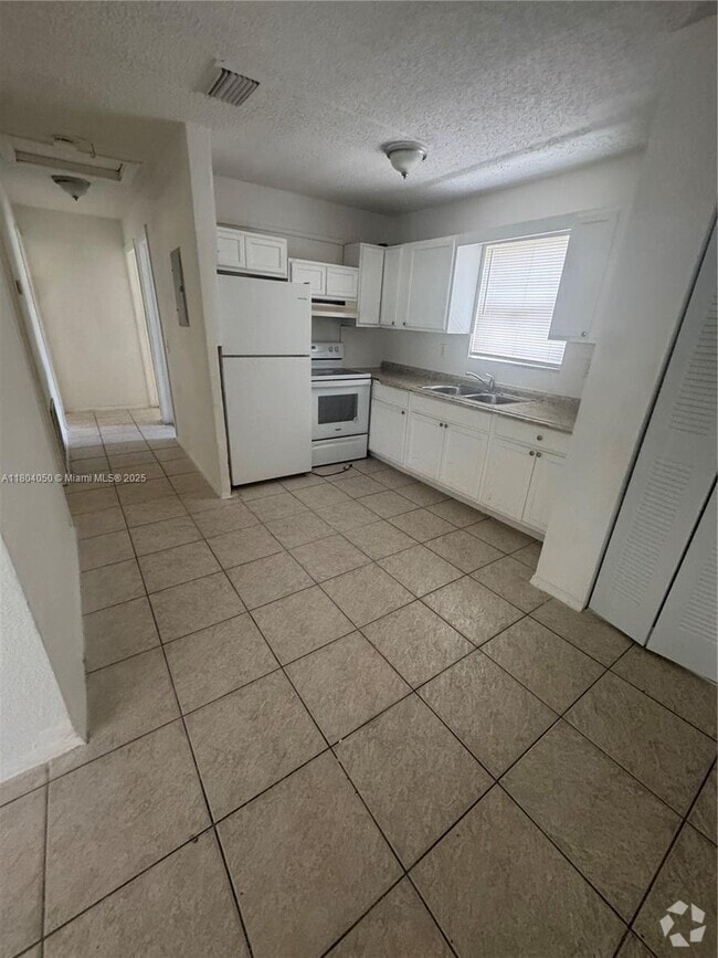 Building Photo - 2856 NW 14th St Unit 1-2 Rental
