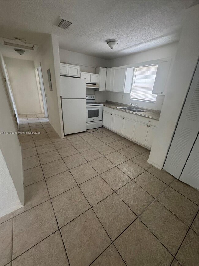 Photo - 2856 NW 14th St Apartamento Unidad 1-2
