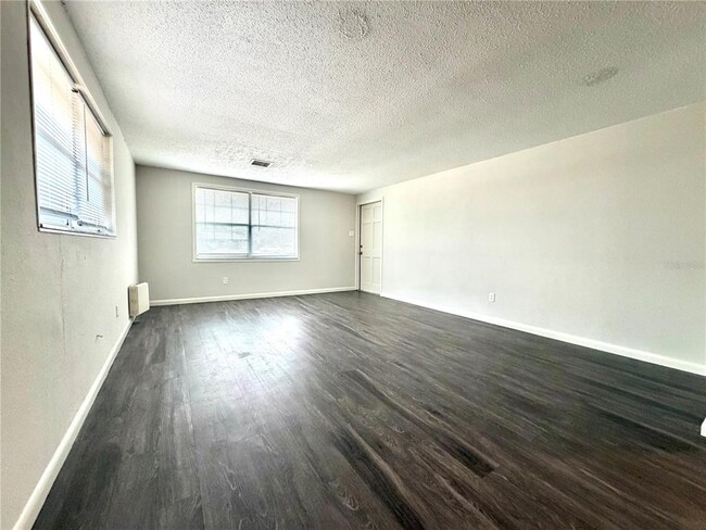 Photo - 5305 Oakwood Ct