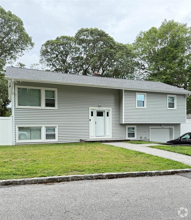 Building Photo - 12 Dee Pl Rental