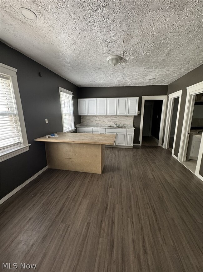 Photo - 10209 Elwell Ave
