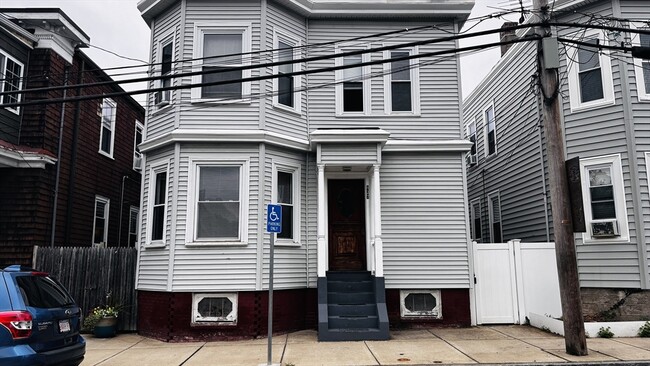 Building Photo - 427 Winthrop St Unit 1