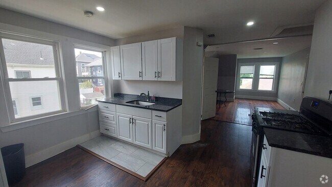 Building Photo - 31 Bullard St Unit 3 Rental