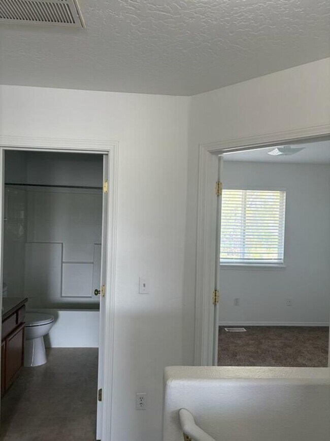 882 E Main St