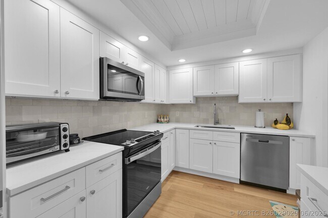 Building Photo - 10 SE Turtle Creek Dr Unit B
