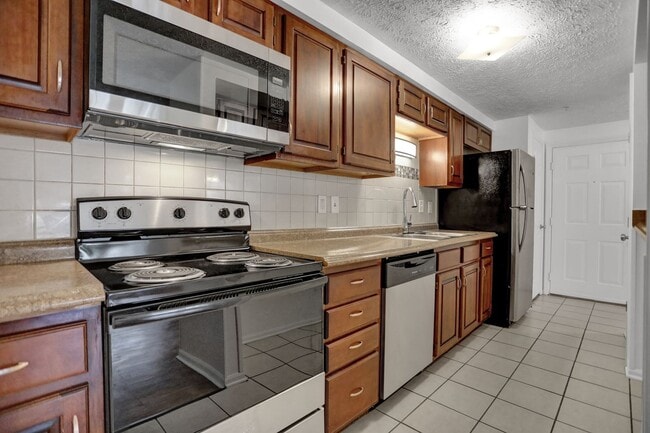 Photo - Large 2 Bedroom 2 Bath Ground Floor Condo ... Unidad A