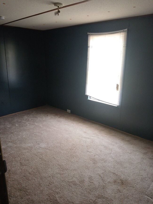 Photo - 300 Country Springs Dr