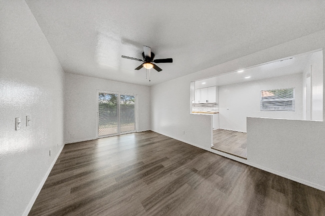 Photo - 3232 Parker Dr