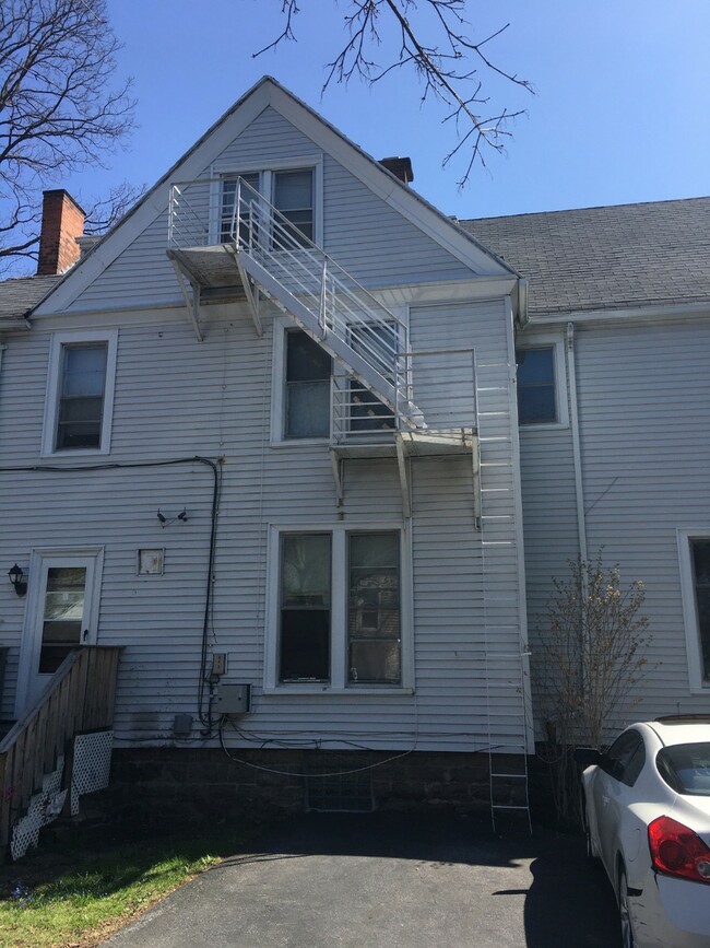 Parking area - 404 Birr St Unit Apt 1