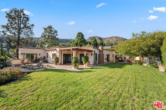 Building Photo - 1344 Bienveneda Ave