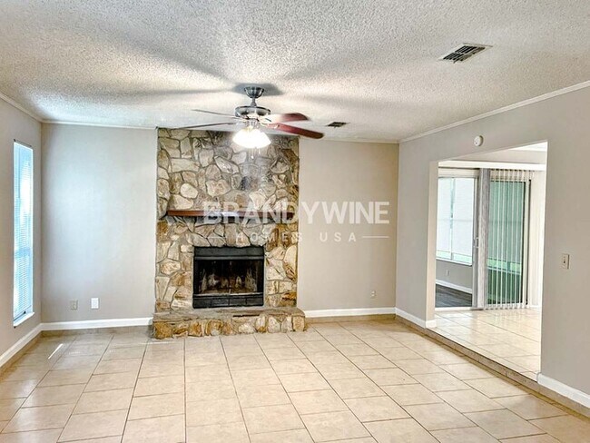 Photo - 1 MONTH FREE RENT