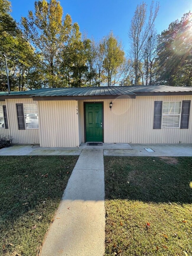 Building Photo - Just Plain Good Living!